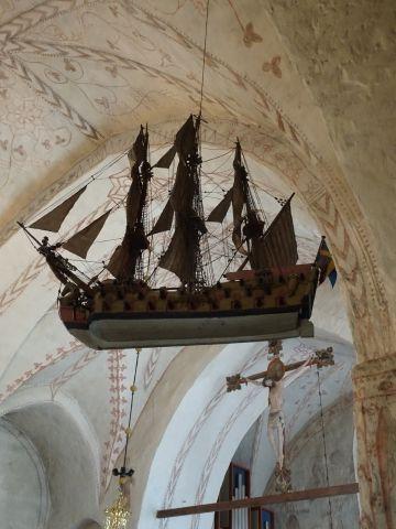 Votivschiff in der Kirche St. Michael in Finström 