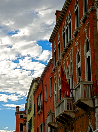 Häuserfassaden in Venedig