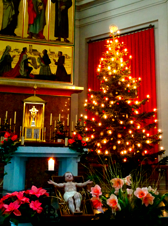 Weihnachtsdeko in der St. Josephskirche in der Maxvorstadt