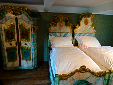 Schlafzimmereinrichtung im Freilichtmuseum Glentleiten