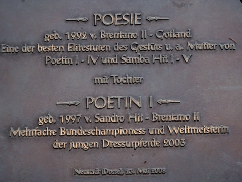 Poetin und Poesie - Pferdedenkmal am Brandenburgischen Haupt- und Landgestüt in Neustadt (Dosse)