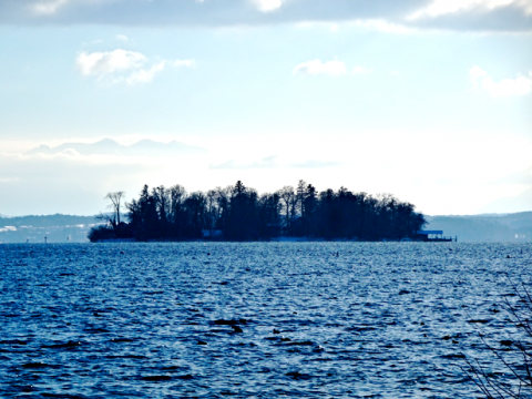 Blick auf die Roseninsel im Starnberger See