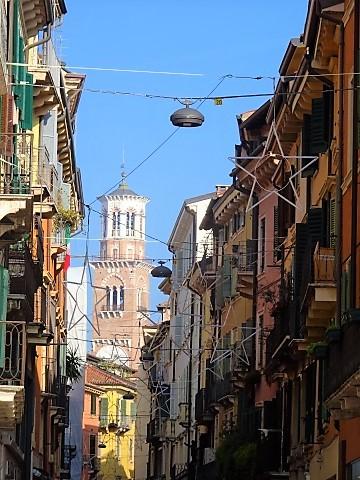 Blick in die Via Giuseppe Mazzini in Verona