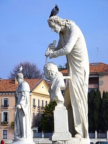 Statue auf dem Prato della Valle in Padua