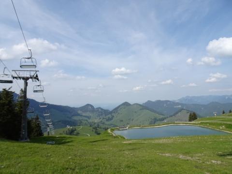 Der Speichersee im Ski-Gebiet Sudelfeld bei Bayrischzell